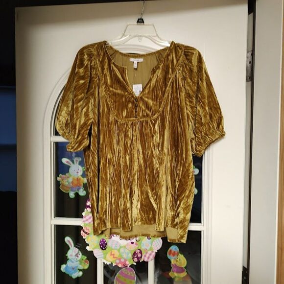 New Maurices Dark Gold Velour Feel Top Size Women's M - Picture 1 of 2